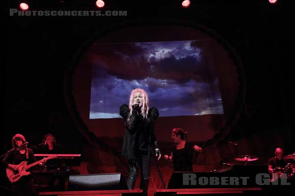 CINDY LAUPER - 2016-07-11 - PARIS - Grand Rex - 